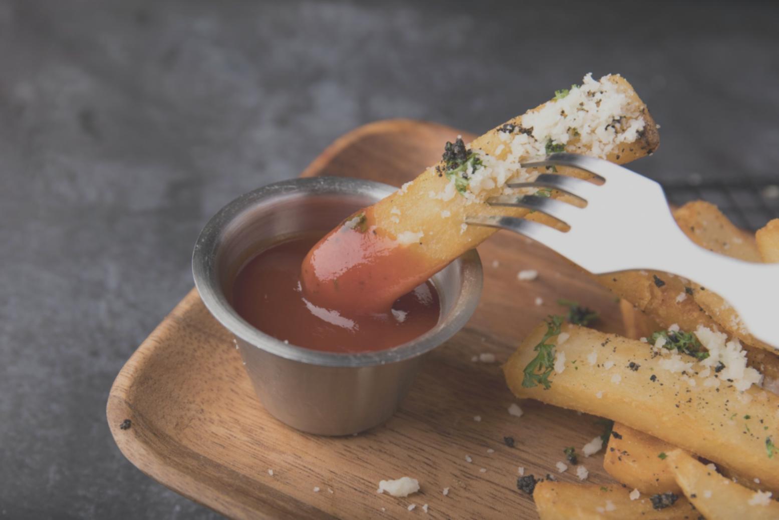 Installation professionnelle de cuisine street food moderne